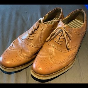 Bass men’s Oxford shoes in light brown